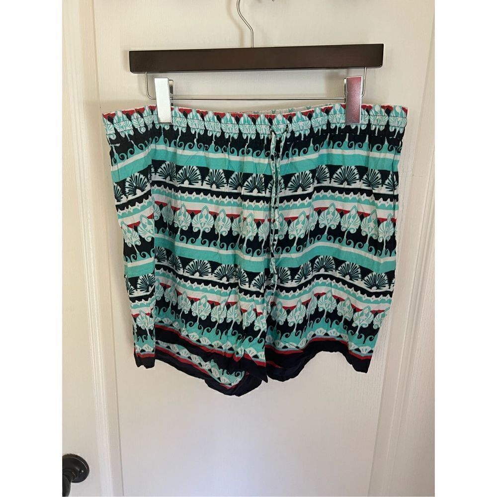 Crown & Ivy Geometric Beachy Navy, Green and Cranberry elastic shorts